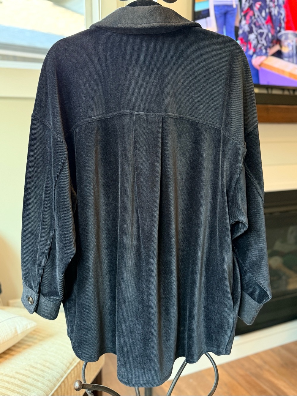 Arula Women's Black Button-Front Shirt Jacket velour ribbed material - Picture 2 of 4